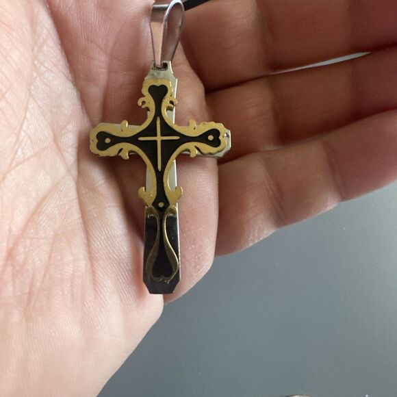 Vintage Silver / Black Tone Graphic Design Cross Pendant 24 Inch Chain Necklace - Picture 4 of 6